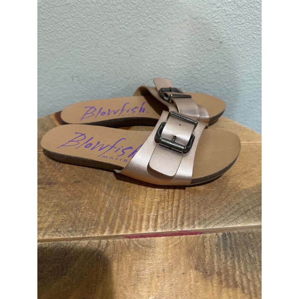 Blowfish Malibu gold size 6 sandals